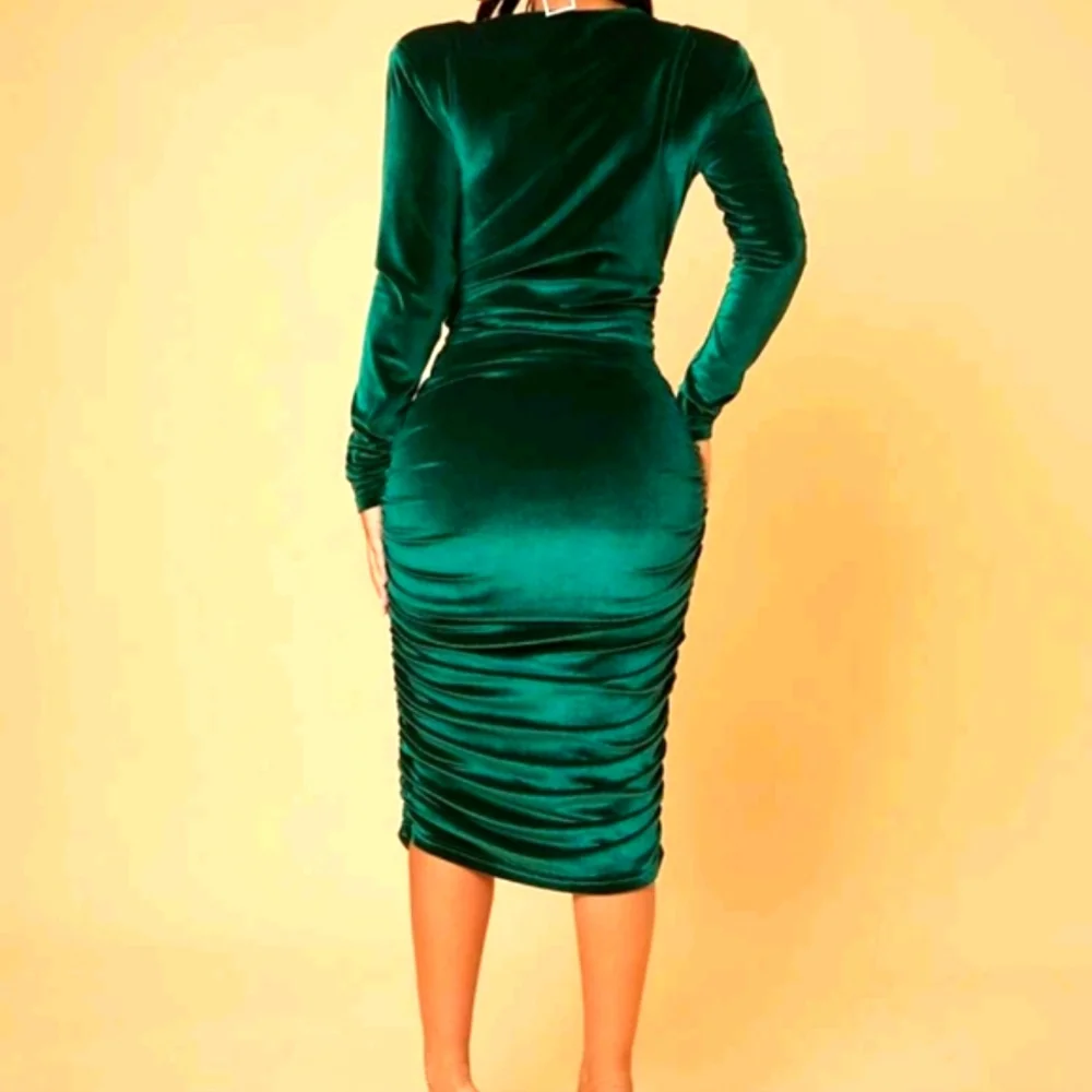 Dark Green V-Neck Ruched Velvet Dress - Picture 2 of 6